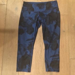 Lululemon cropped size 8